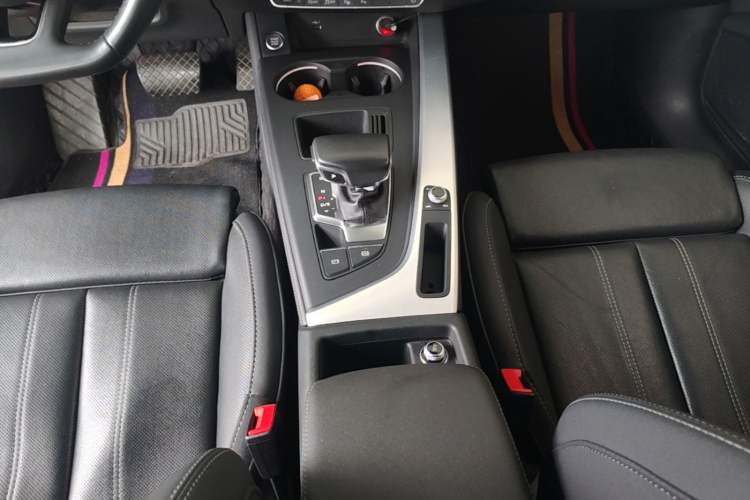 Used Audi A4L 2022 40 TFSI Luxury Dynamic Model Gear Lever