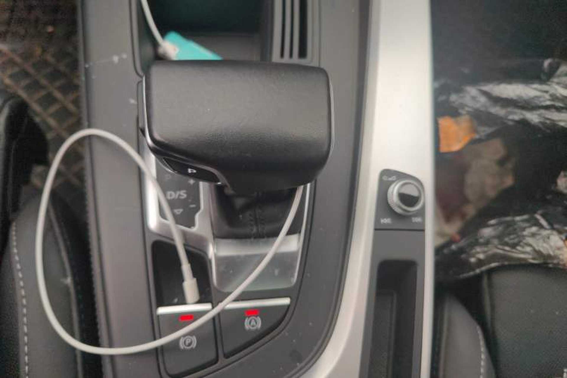 Used Audi A4L 2022 40 TFSI Luxury Dynamic Model Gear Lever
