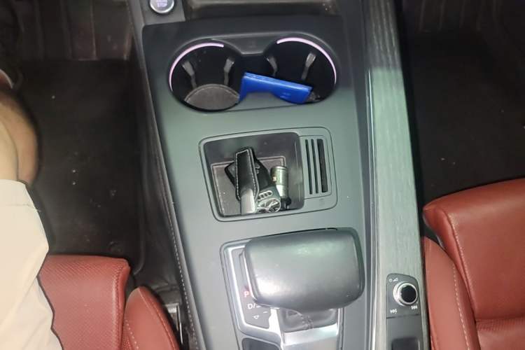 Used Audi A4L 2022 40 TFSI Luxury Dynamic Model Gear Lever