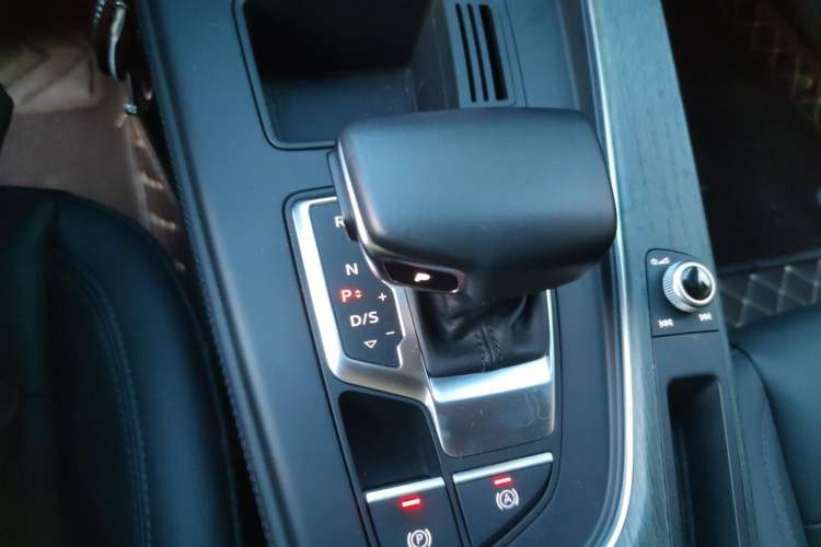 Used Audi A4L 2022 40 TFSI Stylish and Elegant Edition Gear Lever