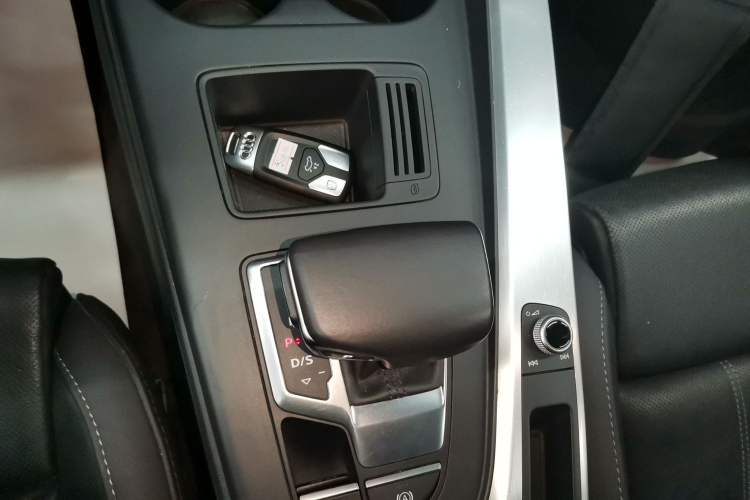 Used Audi A4L 2022 40 TFSI Fashion Dynamic Model Gear Lever
