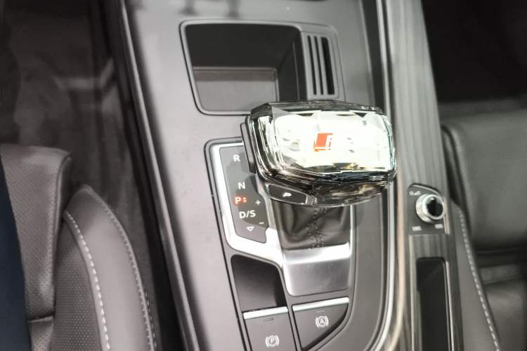 Used Audi A4L 2022 40 TFSI Fashion Dynamic Model Gear Lever
