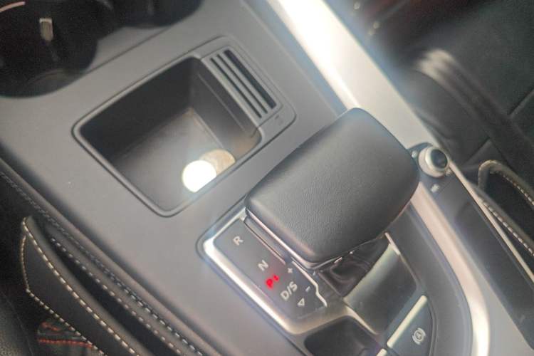 Used Audi A4L 2022 40 TFSI Luxury Dynamic Model Gear Lever