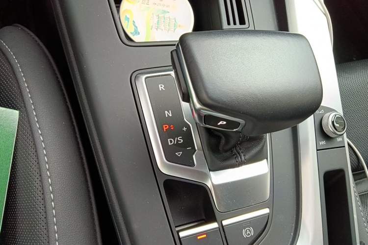 Used Audi A4L 2022 40 TFSI Luxury Dynamic Model Gear Lever