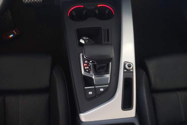 Used Audi A4L 2022 40 TFSI Fashion Dynamic Model Gear Lever