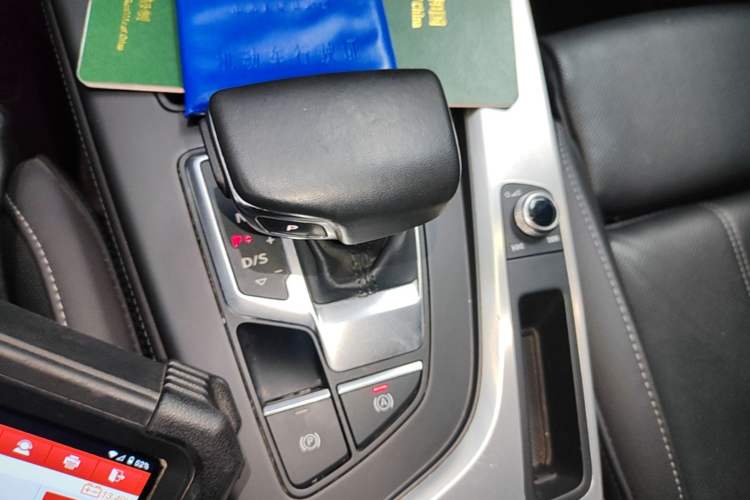 Used Audi A4L 2022 40 TFSI Luxury Dynamic Model Gear Lever
