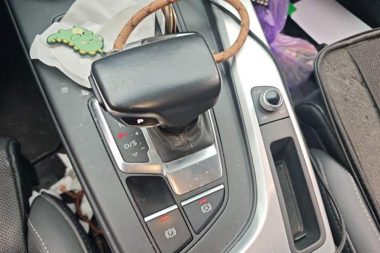 Used Audi A4L 2022 40 TFSI Fashion Dynamic Model Gear Lever