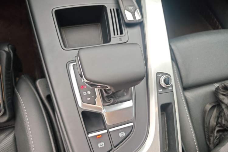 Used Audi A4L 2022 40 TFSI Fashion Dynamic Model Gear Lever