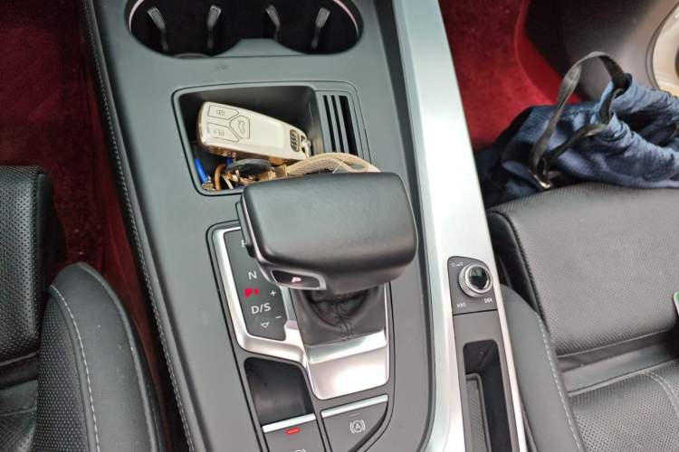 Used Audi A4L 2022 40 TFSI Luxury Dynamic Model Gear Lever