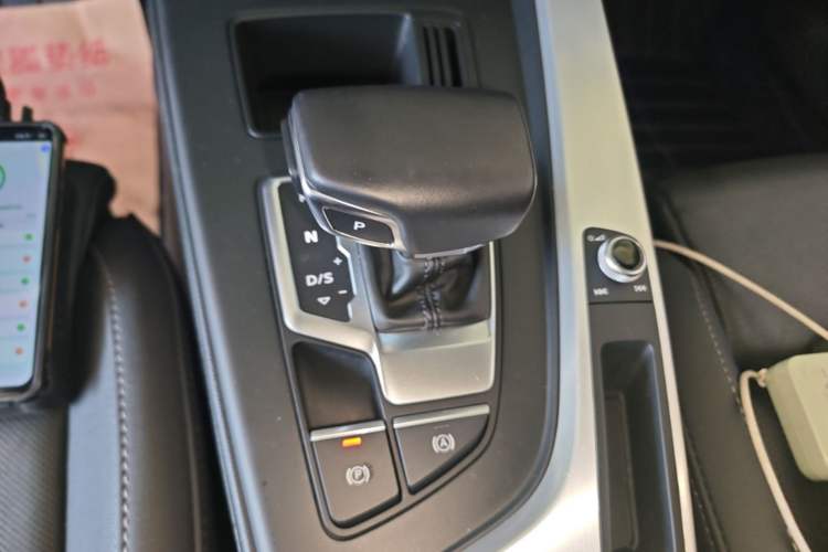 Used Audi A4L 2022 40 TFSI Fashion Dynamic Model Gear Lever