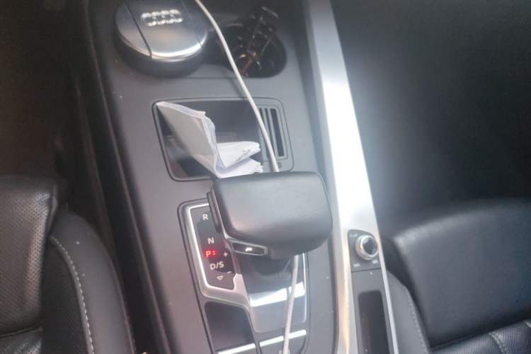 Used Audi A4L 2022 40 TFSI Fashion Dynamic Model Gear Lever