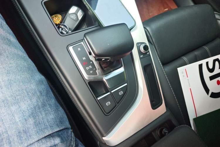 Used Audi A4L 2022 40 TFSI Luxury Dynamic Model Gear Lever