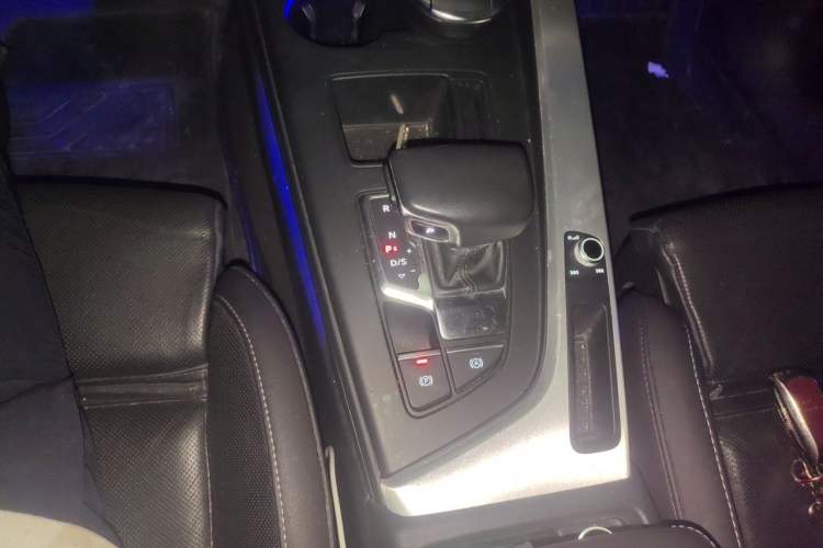 Used Audi A4L 2022 40 TFSI Fashion Dynamic Model Gear Lever