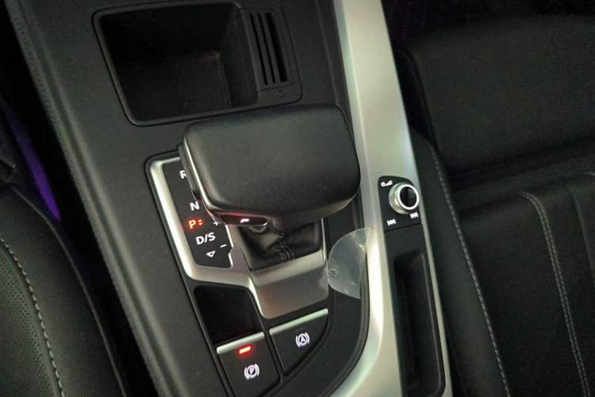 Used Audi A4L 2022 40 TFSI Luxury Dynamic Model Gear Lever