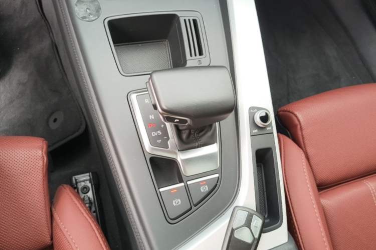 Used Audi A4L 2022 40 TFSI Luxury Dynamic Model Gear Lever