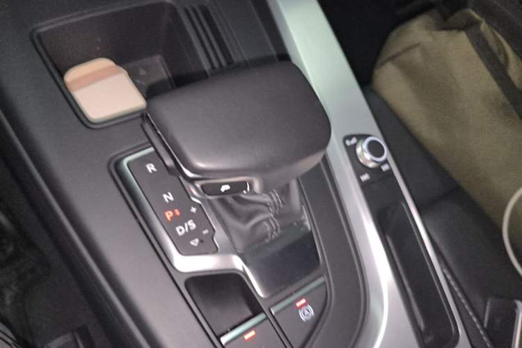 Used Audi A4L 2022 40 TFSI Fashion Dynamic Model Gear Lever