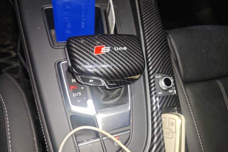 Used Audi A4L 2022 40 TFSI Luxury Dynamic Model Gear Lever