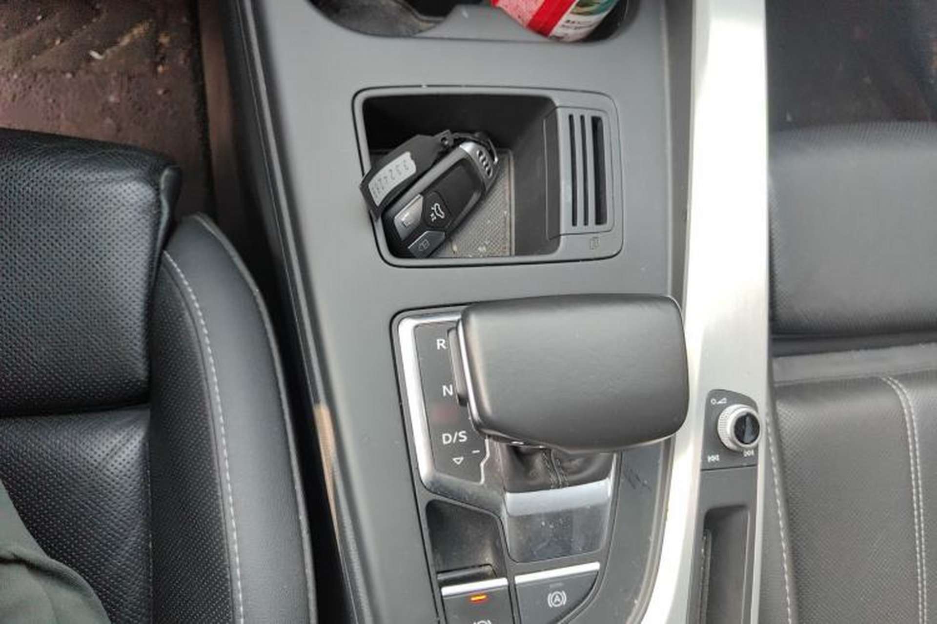 Used Audi A4L 2022 40 TFSI Fashion Dynamic Model Gear Lever