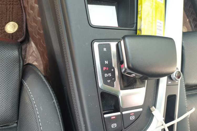 Used Audi A4L 2022 40 TFSI Luxury Dynamic Model Gear Lever