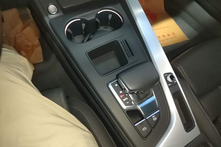 Used Audi A4L 2022 40 TFSI Luxury Dynamic Model Gear Lever