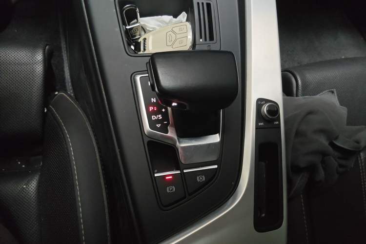 Used Audi A4L 2022 40 TFSI Fashion Dynamic Model Gear Lever