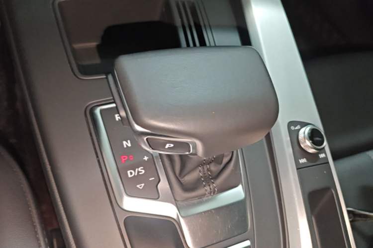 Used Audi A4L 2022 40 TFSI Fashion Dynamic Model Gear Lever