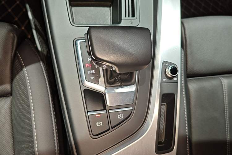 Used Audi A4L 2022 40 TFSI Fashion Dynamic Model Gear Lever