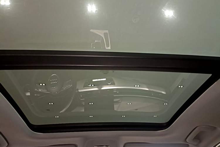 Used Audi A4L 2022 40 TFSI Luxury Dynamic Model Headliner