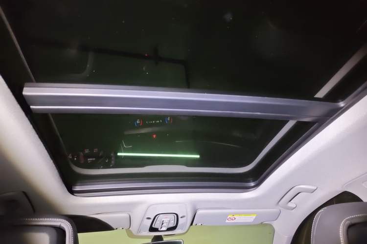 Used Audi A4L 2022 40 TFSI Luxury Dynamic Model Headliner