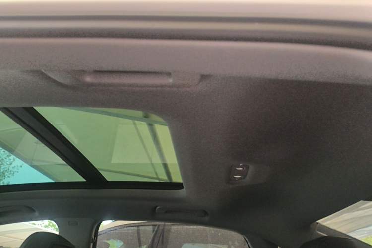 Used Audi A4L 2022 40 TFSI Luxury Dynamic Model Headliner