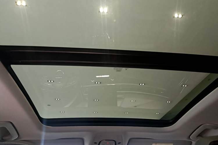 Used Audi A4L 2022 40 TFSI Luxury Dynamic Model Headliner