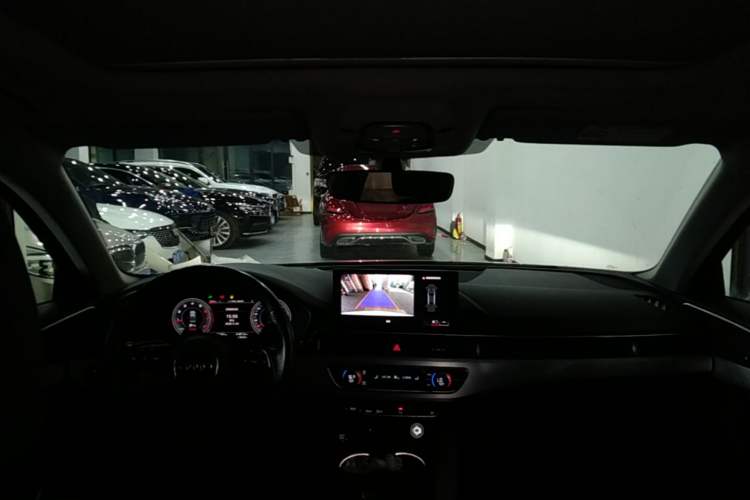Used Audi A4L 2022 40 TFSI Luxury Dynamic Model Headliner