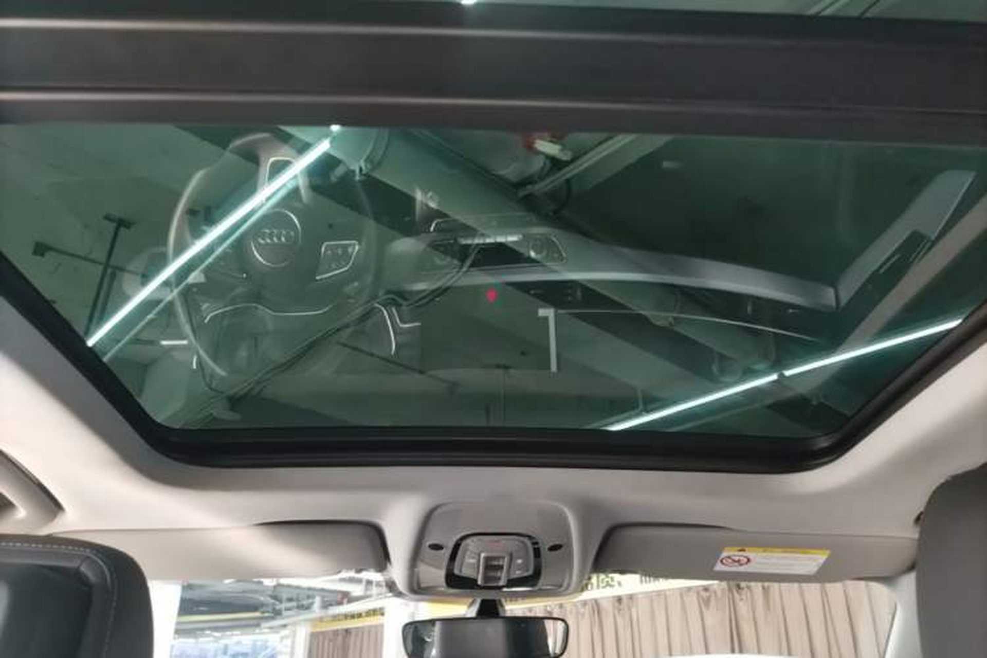 Used Audi A4L 2022 40 TFSI Luxury Dynamic Model Headliner