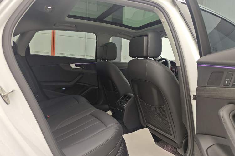 Used Audi A4L 2022 40 TFSI Luxury Prestige Edition Headliner
