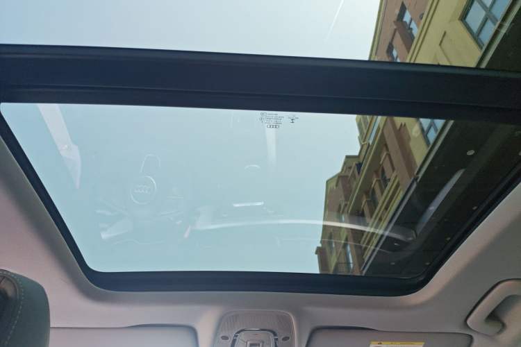 Used Audi A4L 2022 40 TFSI Luxury Dynamic Model Headliner