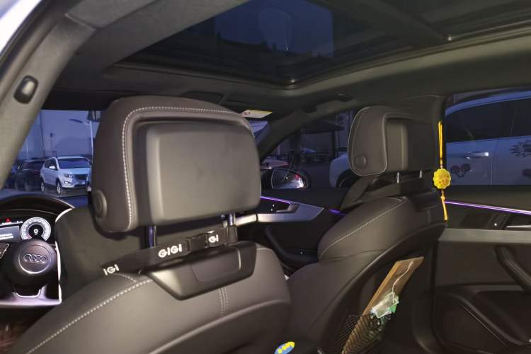 Used Audi A4L 2022 40 TFSI Luxury Dynamic Model Headliner