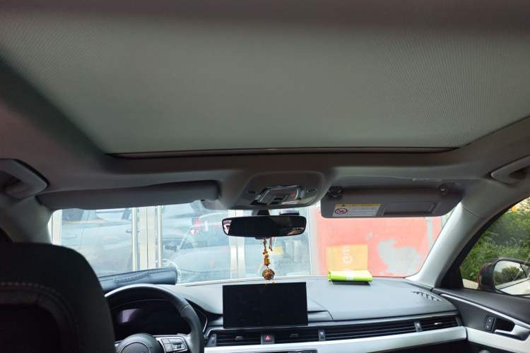 Used Audi A4L 2022 40 TFSI Luxury Dynamic Model Headliner