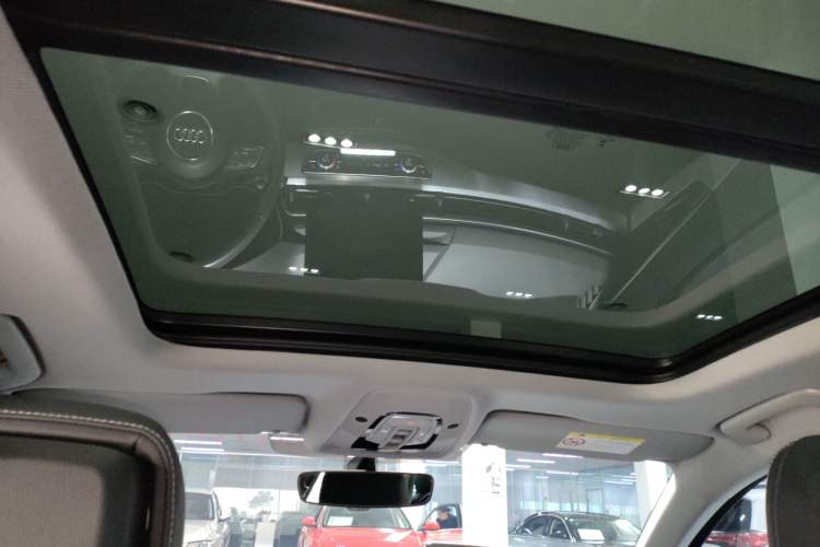 Used Audi A4L 2022 40 TFSI Luxury Dynamic Model Headliner