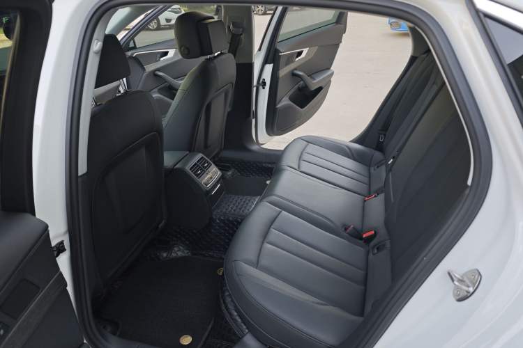 Used Audi A4L 2022 40 TFSI Stylish and Elegant Edition Interior 2