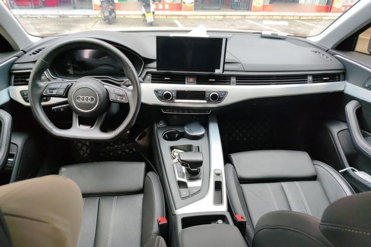 Used Audi A4L 2022 40 TFSI Luxury Dynamic Model Interior 2
