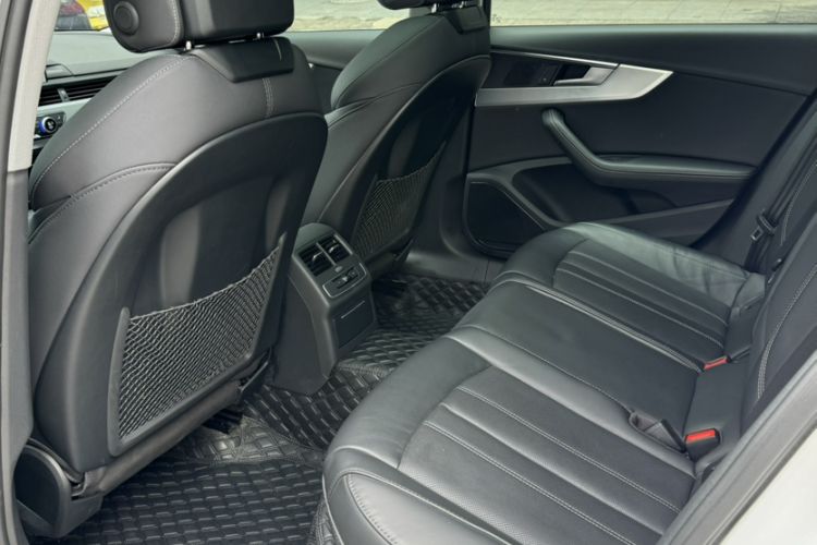 Used Audi A4L 2022 40 TFSI Luxury Dynamic Model Interior 3