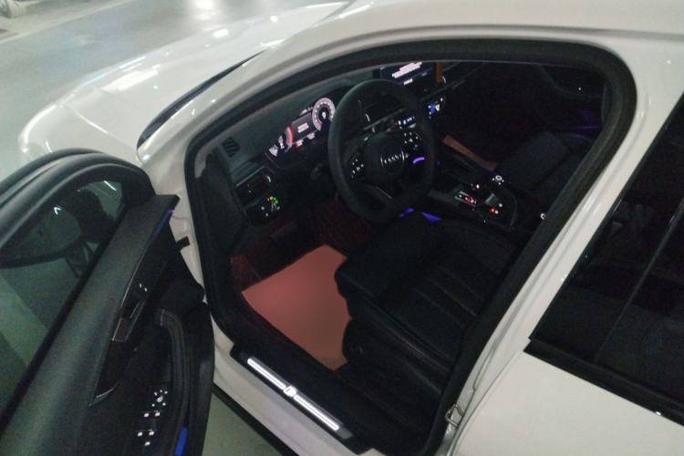 Used Audi A4L 2022 40 TFSI Luxury Dynamic Model Interior 3