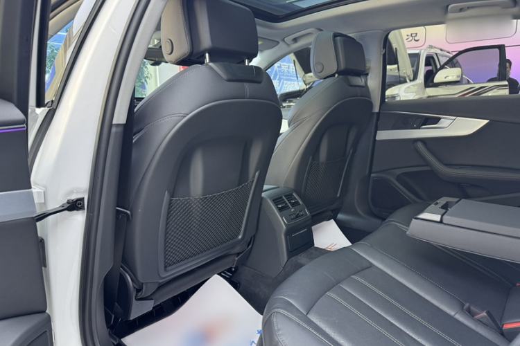 Used Audi A4L 2022 40 TFSI Luxury Dynamic Model Interior 3