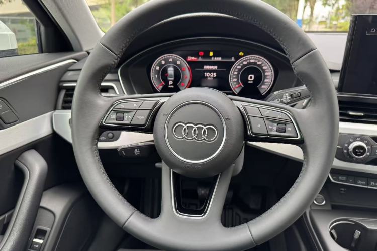 Used Audi A4L 2022 40 TFSI Fashion Dynamic Model Interior 4
