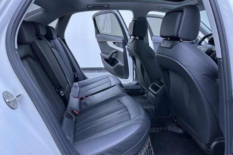 Used Audi A4L 2022 40 TFSI Fashion Dynamic Model Interior 4