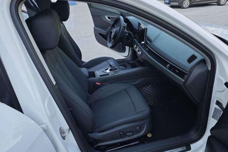 Used Audi A4L 2022 40 TFSI Stylish and Elegant Edition Interior 5
