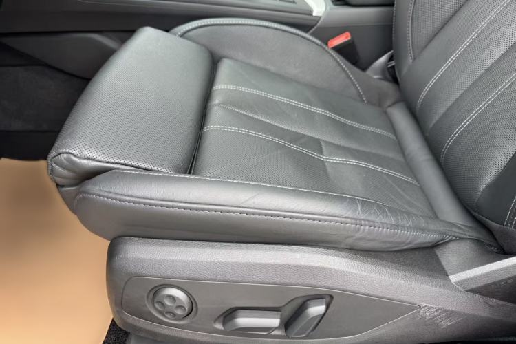 Used Audi A4L 2022 40 TFSI Fashion Dynamic Model Interior 9