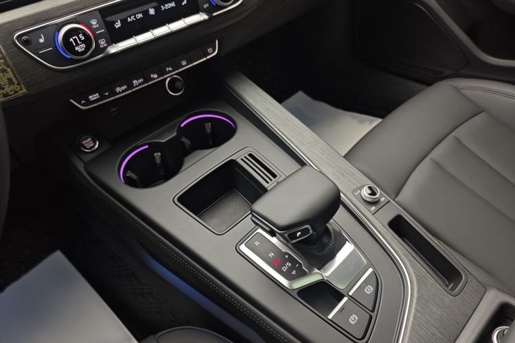 Used Audi A4L 2022 40 TFSI Luxury Prestige Edition Interior 9