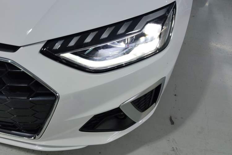 Used Audi A4L 2022 40 TFSI Fashion Dynamic Model Left Front Headlight
