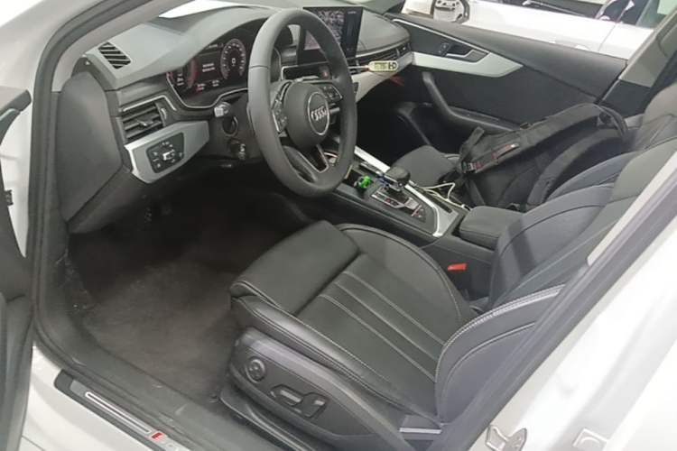 Used Audi A4L 2022 40 TFSI Fashion Dynamic Model Left Front Seat